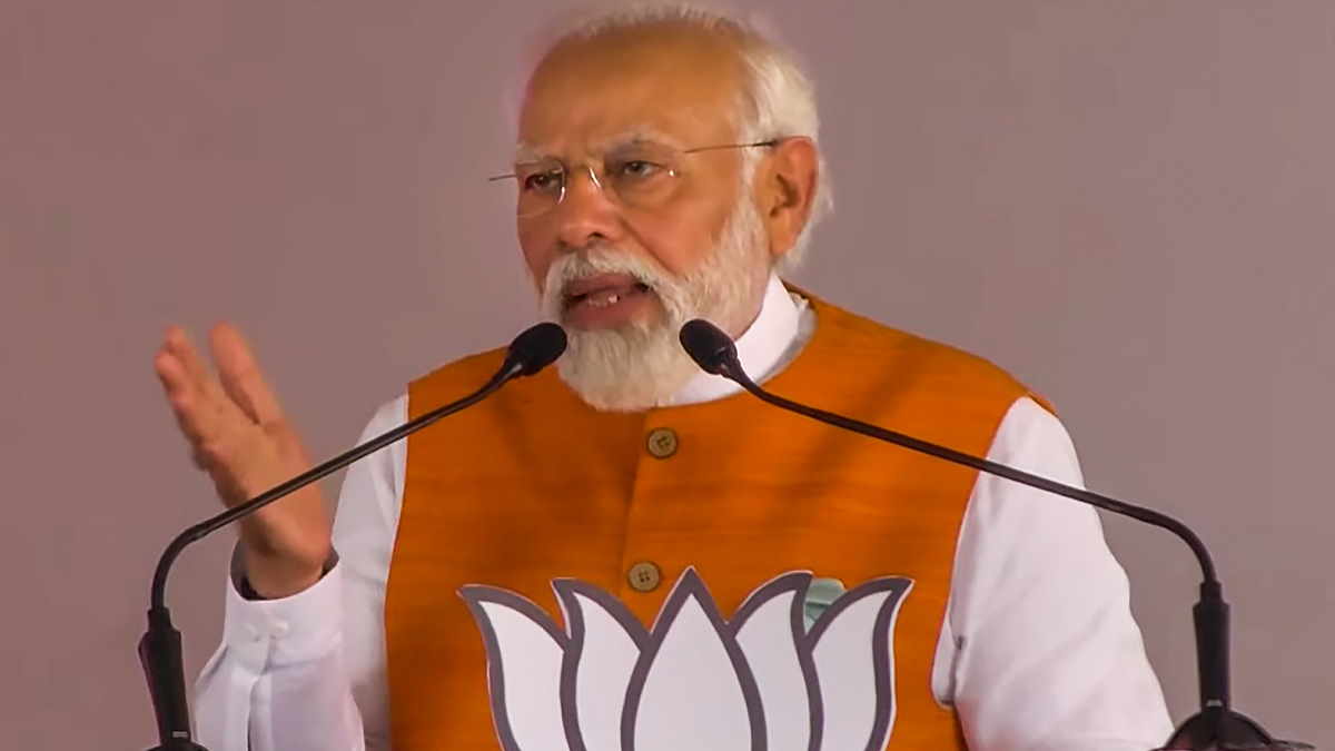 PM मोदी के बांसवाड़ा दौरे में तकनीकी गड़बड़ी, महिला IAS अर्चना सिंह को APO किया गया