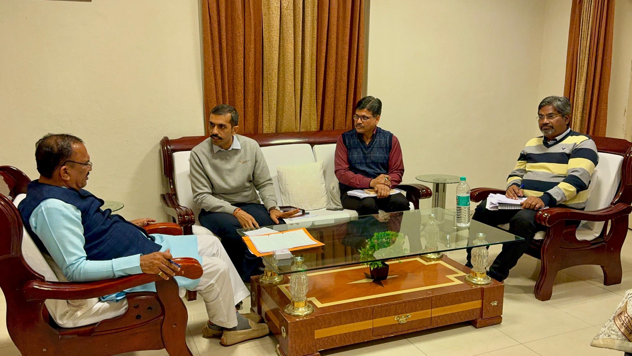 अजमेर: ट्रैफिक व्यवस्था सुधारने के लिए अधिकारियों की बैठक, विधानसभा अध्यक्ष वासुदेव देवनानी ने दिए निर्देश