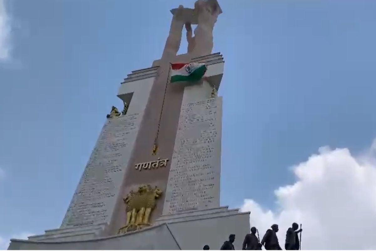 राजस्थान यूनिवर्सिटी के संविधान पार्क में भारी गलती: छात्र नेताओं का विरोध