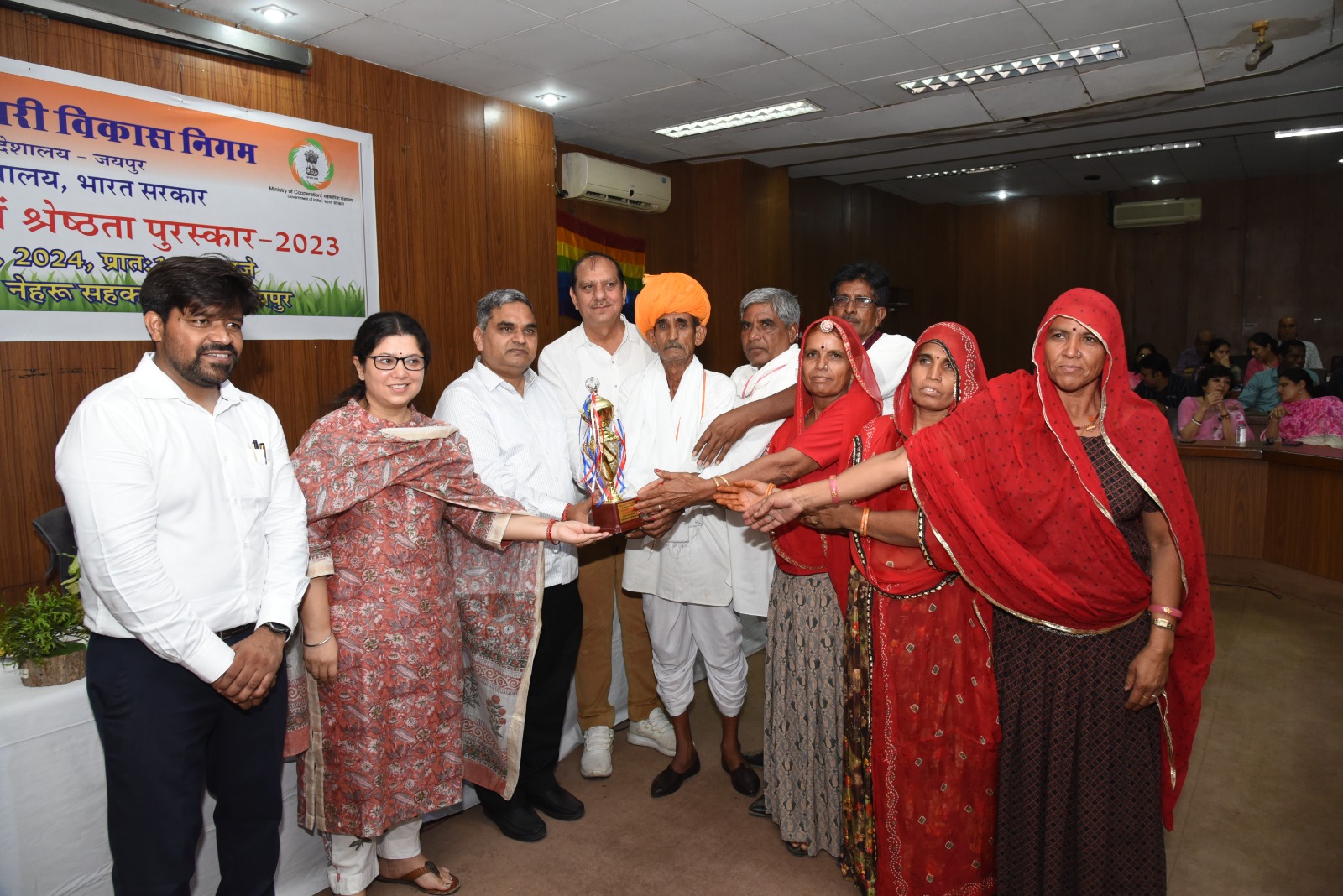 सहकारी समितियों में नवाचार से ग्रामीण जीवन होगा सरल – सहकारिता मंत्री