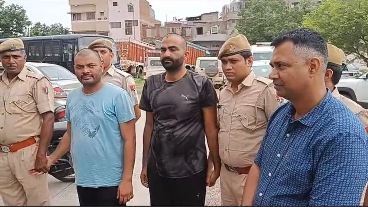 पेपर लीक माफियाओं को पकड़ने के ऑपरेशन का वीडियो: पुलिसकर्मियों ने गैस एजेंसी डिलीवरी बॉय बनकर किया गिरफ्तार
