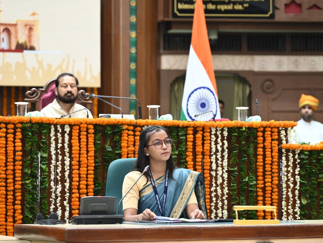 “युवा संसद 2024: 41 स्कूलों के छात्रों ने सरकारी नीतियों और शिक्षा सुधारों पर की चर्चा”