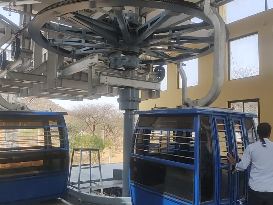 पुष्कर रोप-वे पर सुरक्षा नियमों की अनदेखी
