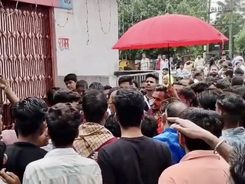 भीलवाड़ा में तनाव, पुलिस लाठीचार्ज के बाद बाजार बंद