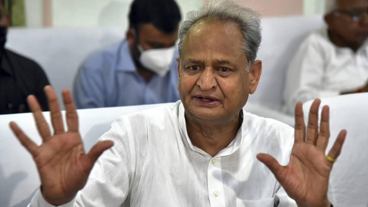 पानी मांगने पर युवक पर बर्बर हमला, 25 से ज्यादा फ्रैक्चर; अशोक गहलोत ने BJP विधायक पर साधा निशाना