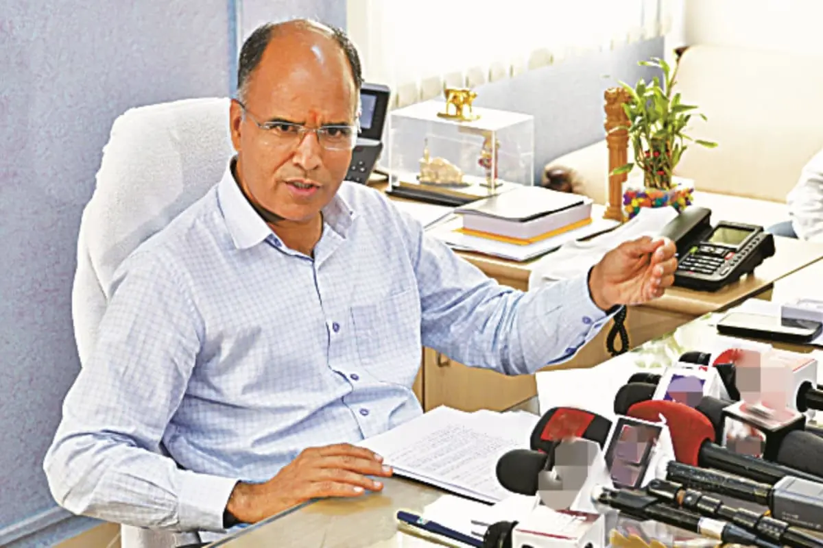 जलदाय मंत्री का सख्त संदेश: अधिकारियों को शाप और सस्पेंशन की चेतावनी