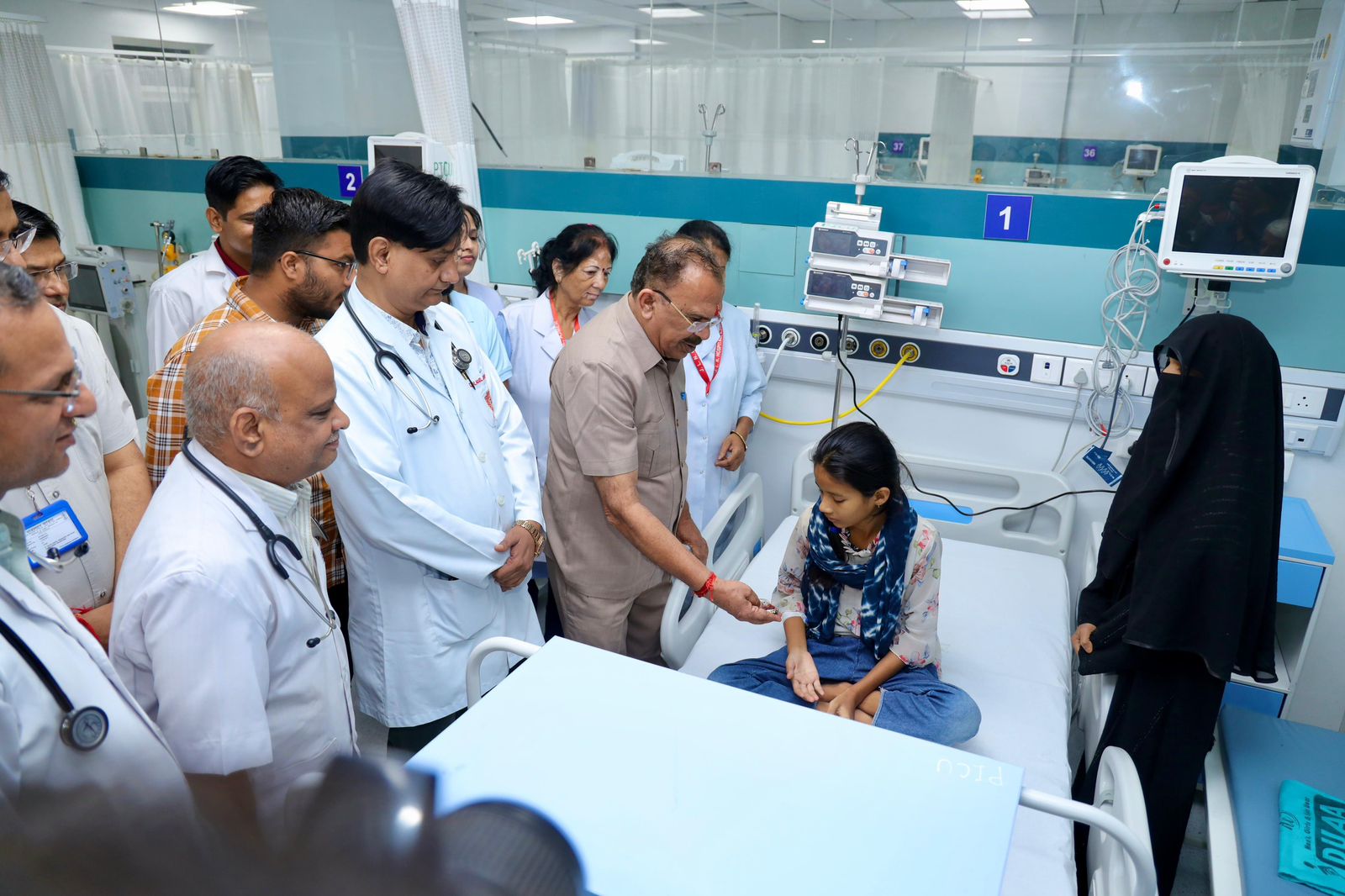 अजमेर में पीडियाट्रिक ब्लॉक और मल्टीलेवल पार्किंग का उद्घाटन