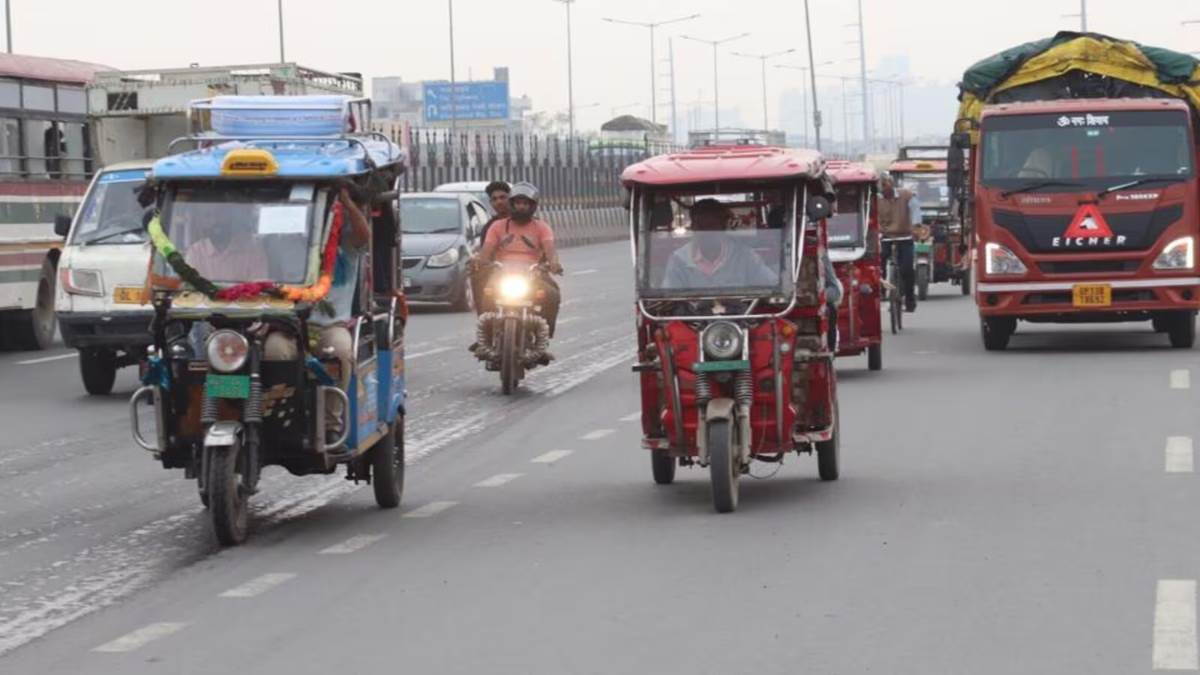 जयपुर ट्रैफिक पुलिस ने 120 से ज्यादा अवैध ई-रिक्शा किए जब्त