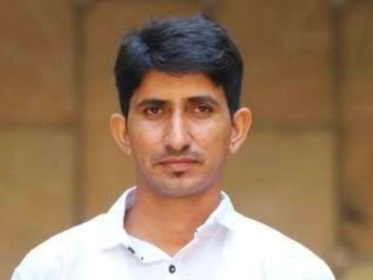 बांसवाड़ा न्यूक्लियर पावर प्लांट शिलान्यास से पहले धरने पर बैठे सांसद राजकुमार रोत