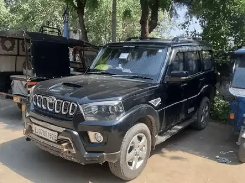 फर्जी VIP वाहनों पर सख्त कार्रवाई, फर्जी MLA स्टीकर वाली स्कॉर्पियो जब्त