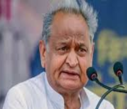 सरकार ने बदले योजनाओं का नाम, अब खाली थैला पकड़ा रही: गहलोत