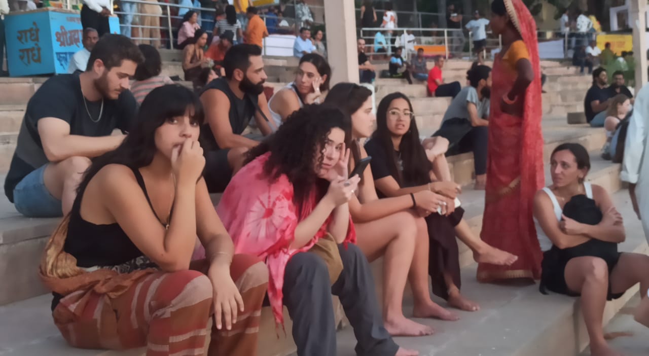 इजराइली पर्यटक बोलीं: यह पॉलिटिकल युद्ध है, हम शांति चाहते हैं