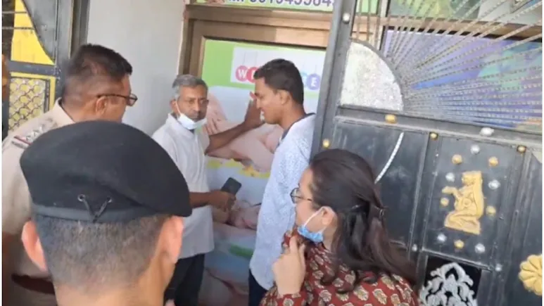 बाड़मेर कलेक्टर टीना डाबी ने देह व्यापार के शक में स्पा सेंटर पर मारा छापा