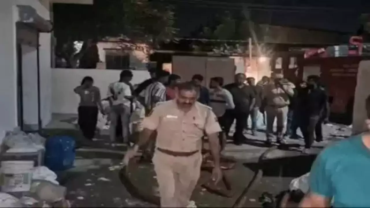 अजमेर में कॉटन-जूट गोदाम में लगी भीषण आग: 10 दमकल वाहनों ने बुझाई