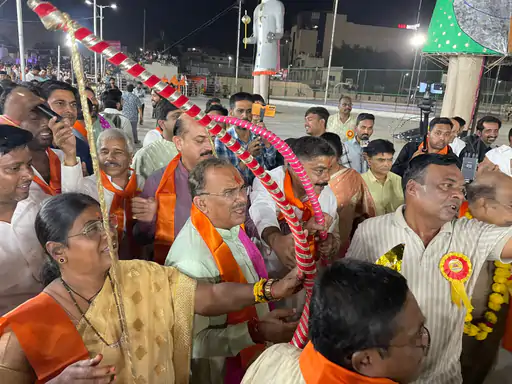 पटेल मैदान में रावण दहन: श्रीराम के साथ विधानसभा अध्यक्ष ने किया प्रहार