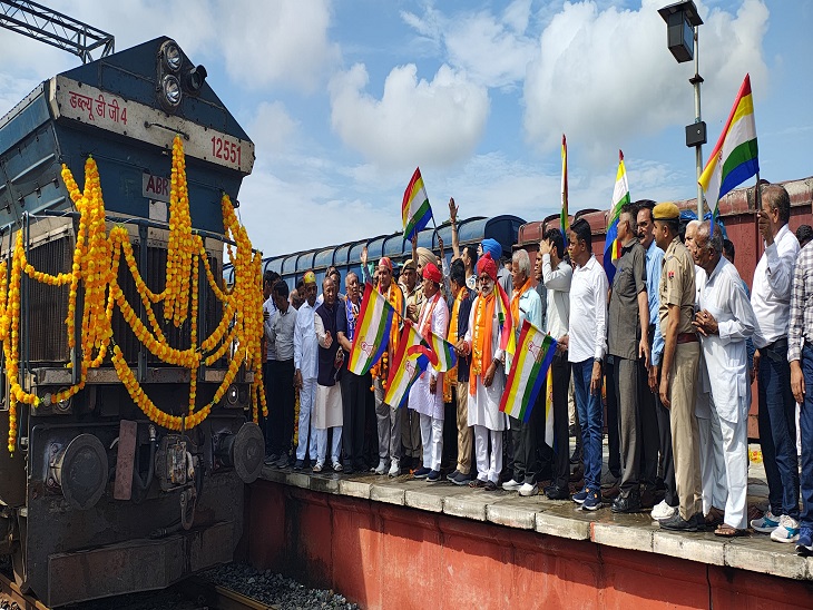 सम्मेद शिखर तीर्थ यात्रा को पंजाब राज्यपाल कटारिया ने हरी झंडी दिखाई