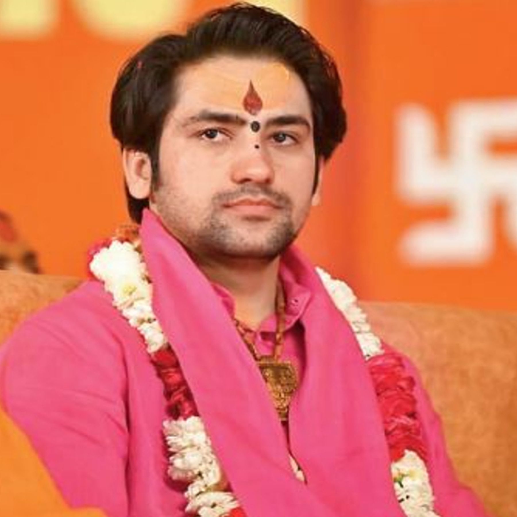 धीरेंद्र शास्त्री का हिंदू राष्ट्र के लिए संकल्प: दरबार में श्रद्धालुओं की अर्जियां सुनीं