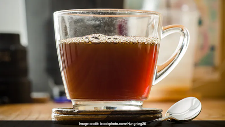 चाय न मिलने पर क्यों होता है सिरदर्द: कैफीन की लत के पीछे का असली विज्ञान