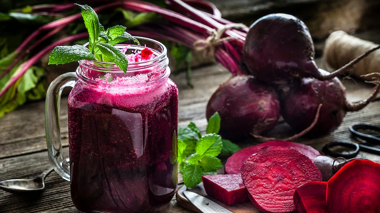 महिलाओं के लिए चुकंदर जूस के फायदे और इसे पीने का सही तरीका
