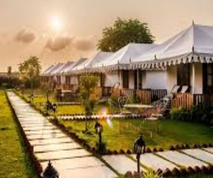 पुष्कर में लग्जरी टैंट्स और रिसॉर्ट्स: सुविधाओं के साथ अद्भुत अनुभव
