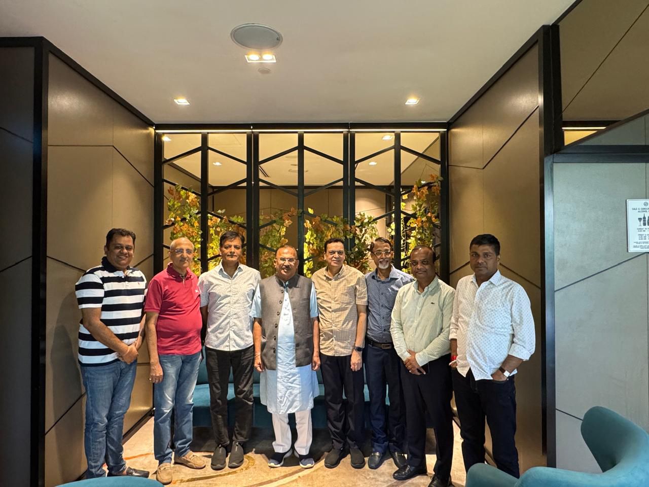 वासुदेव देवनानी ने सिंगापुर में मारवाड़ी मित्र मंडल से की चर्चा