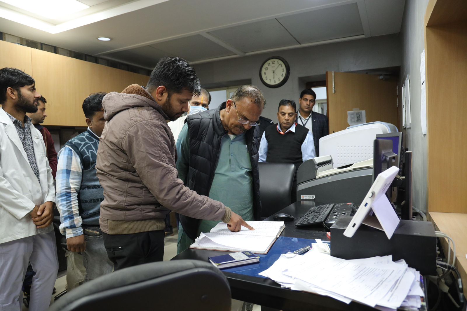 विधानसभा अध्यक्ष वासुदेव देवनानी का जेएलएन अस्पताल औचक निरीक्षण