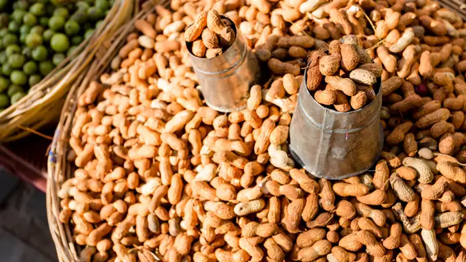 मूंगफली के फायदे और नुकसान: जानिए कितनी मात्रा में खाना सही