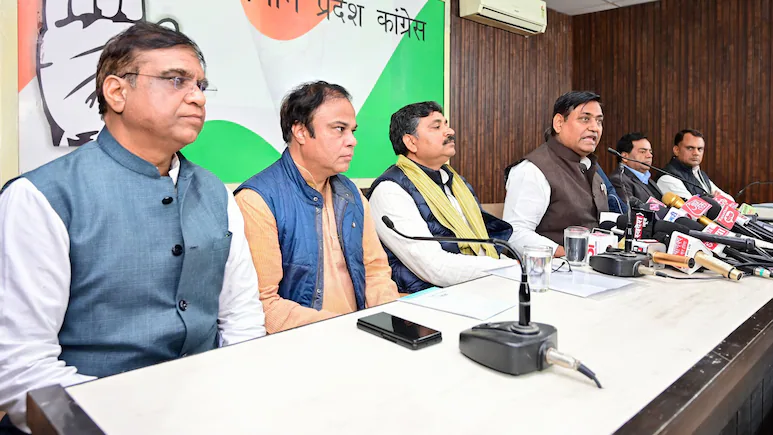 संसद भवन हाथापाई मामले में राहुल गांधी पर एफआईआर