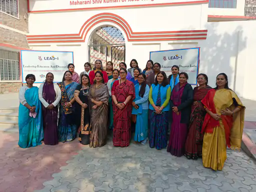 स्मृति ईरानी ने छात्राओं को महिला सशक्तीकरण और नेतृत्व की दी प्रेरणा