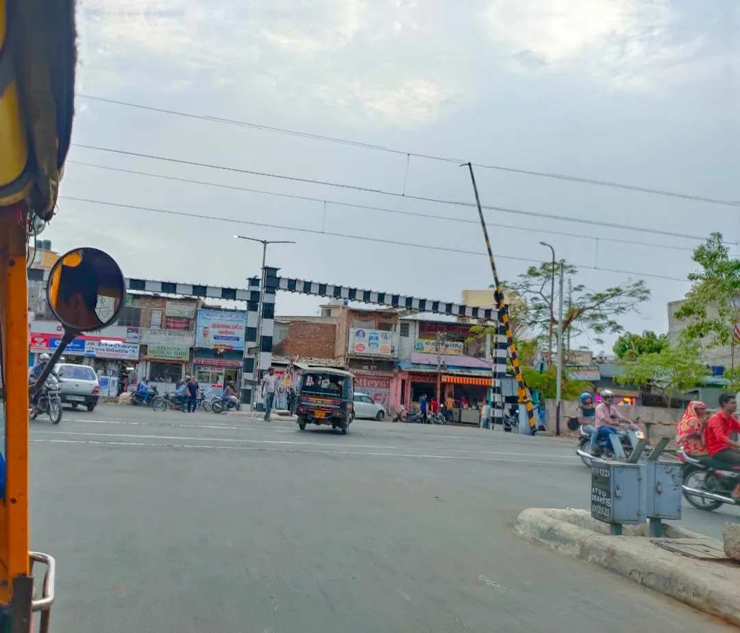 इमली फाटक ट्रैफिक जाम: फ्लाईओवर और अंडरपास पर विचार