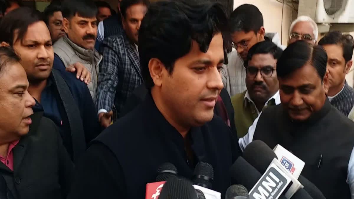 अजमेर दरगाह में खड़गे की चादर पेश: भाईचारे और शांति का संदेश दिया