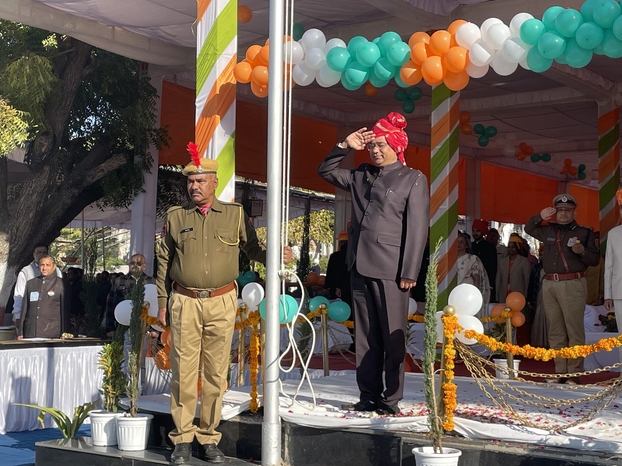 अजमेर में 76वें गणतंत्र दिवस का आयोजन, सुरेश रावत ने किया ध्वजारोहण