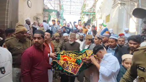 ख्वाजा गरीब नवाज के 813वें उर्स पर उमर अब्दुल्ला ने पेश की चादर