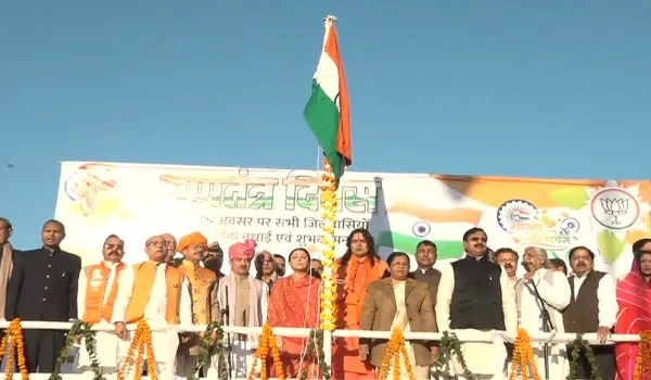 जयपुर में गणतंत्र दिवस पर बीजेपी और कांग्रेस ने किया ध्वजारोहण
