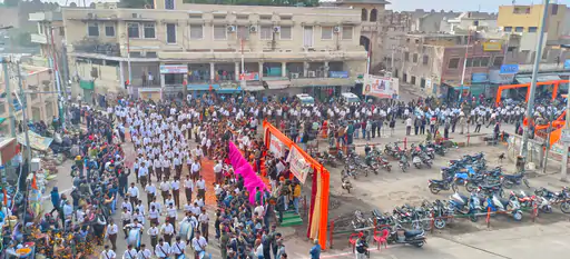नागौर में आरएसएस का पथ संचलन: मदरसे और दरगाह से पुष्पवर्षा