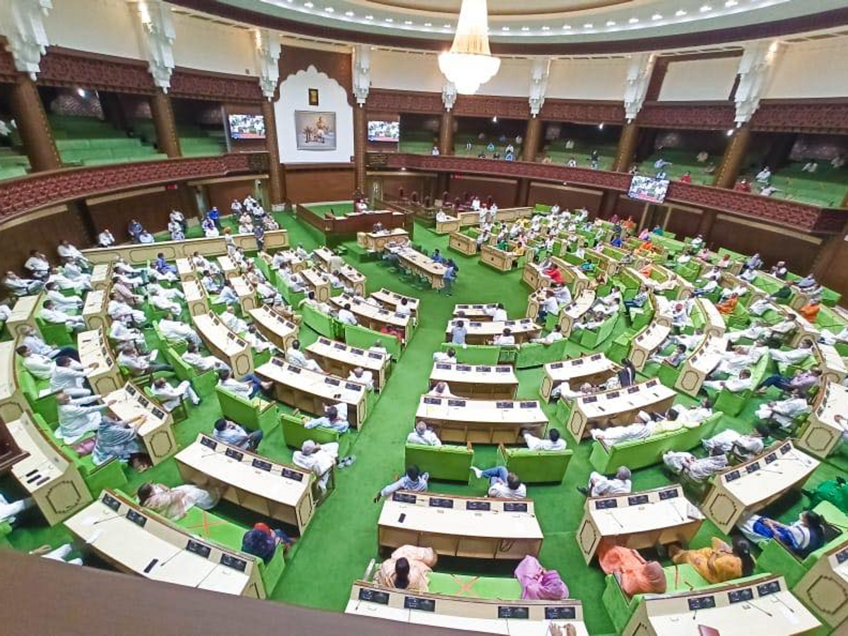 राजस्थान लैंड-रेवेन्यू बिल 2025 पर सियासी घमासान