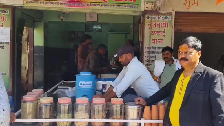 पोते के जन्म पर नगर पालिका उपाध्यक्ष ने नाथद्वारा में फ्री बंटवाई भांग