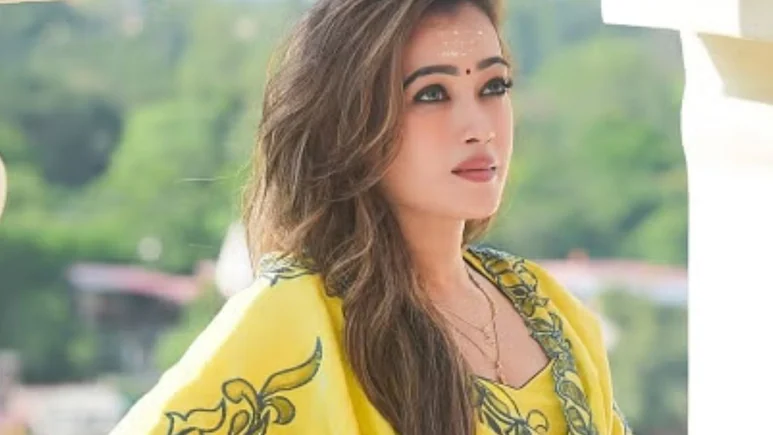 हर्षा रिछारिया को शाही रथ पर बैठाने का निर्णय विवादों में