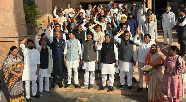 राजस्थान विधानसभा : कांग्रेस विधायकों का धरना, कार्यवाही से बहिष्कार