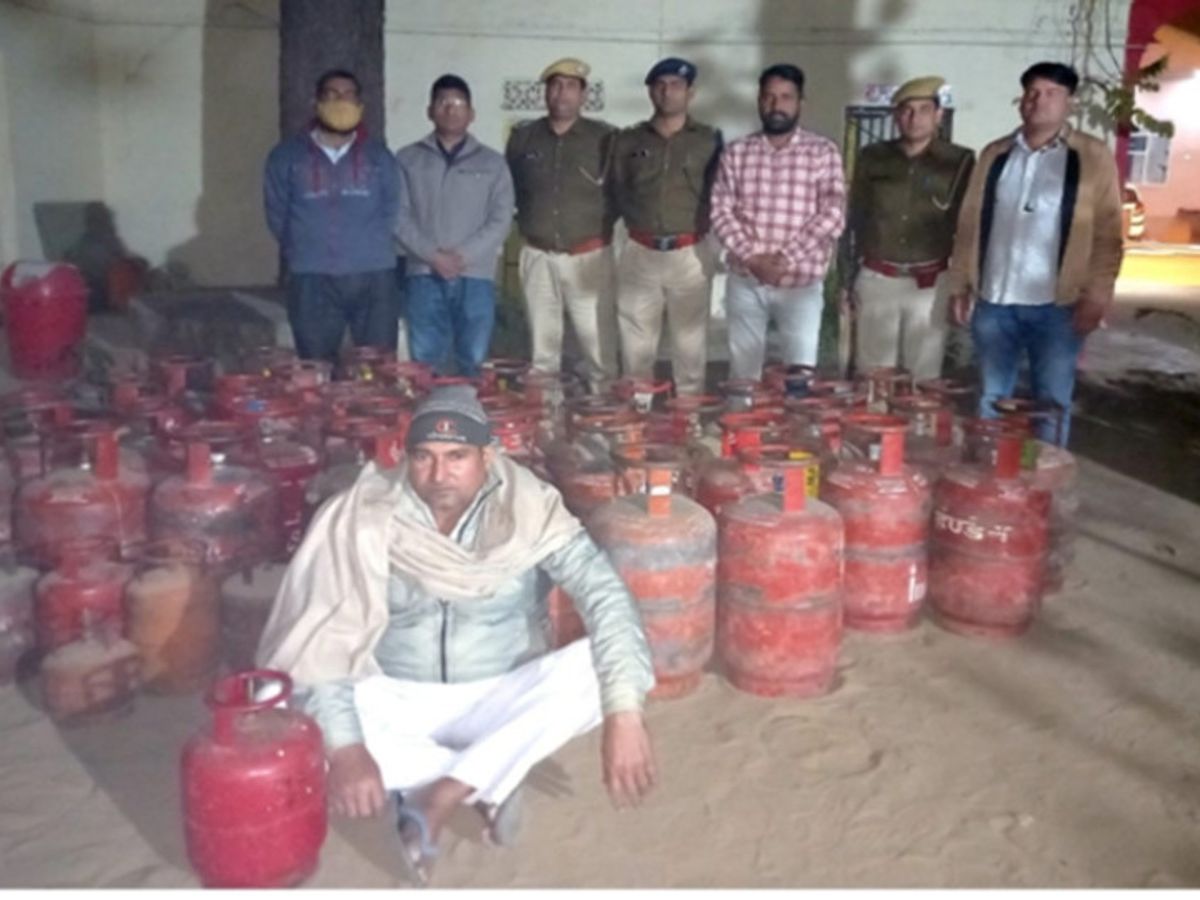 जयपुर में अवैध गैस रिफिलिंग के खिलाफ बड़ी कार्रवाई, 30 गैस सिलेंडर जब्त