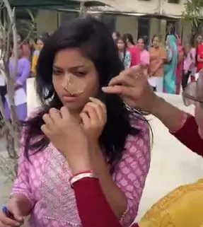 रीट 2024: नोज पिन नहीं खुली तो नाक पर टेप लगाया