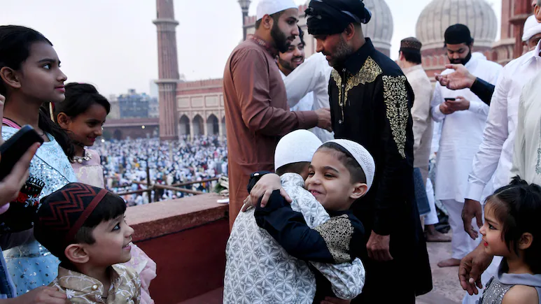 भारत और अरब देशों में कब मनाई जाएगी ईद? जानें तारीख