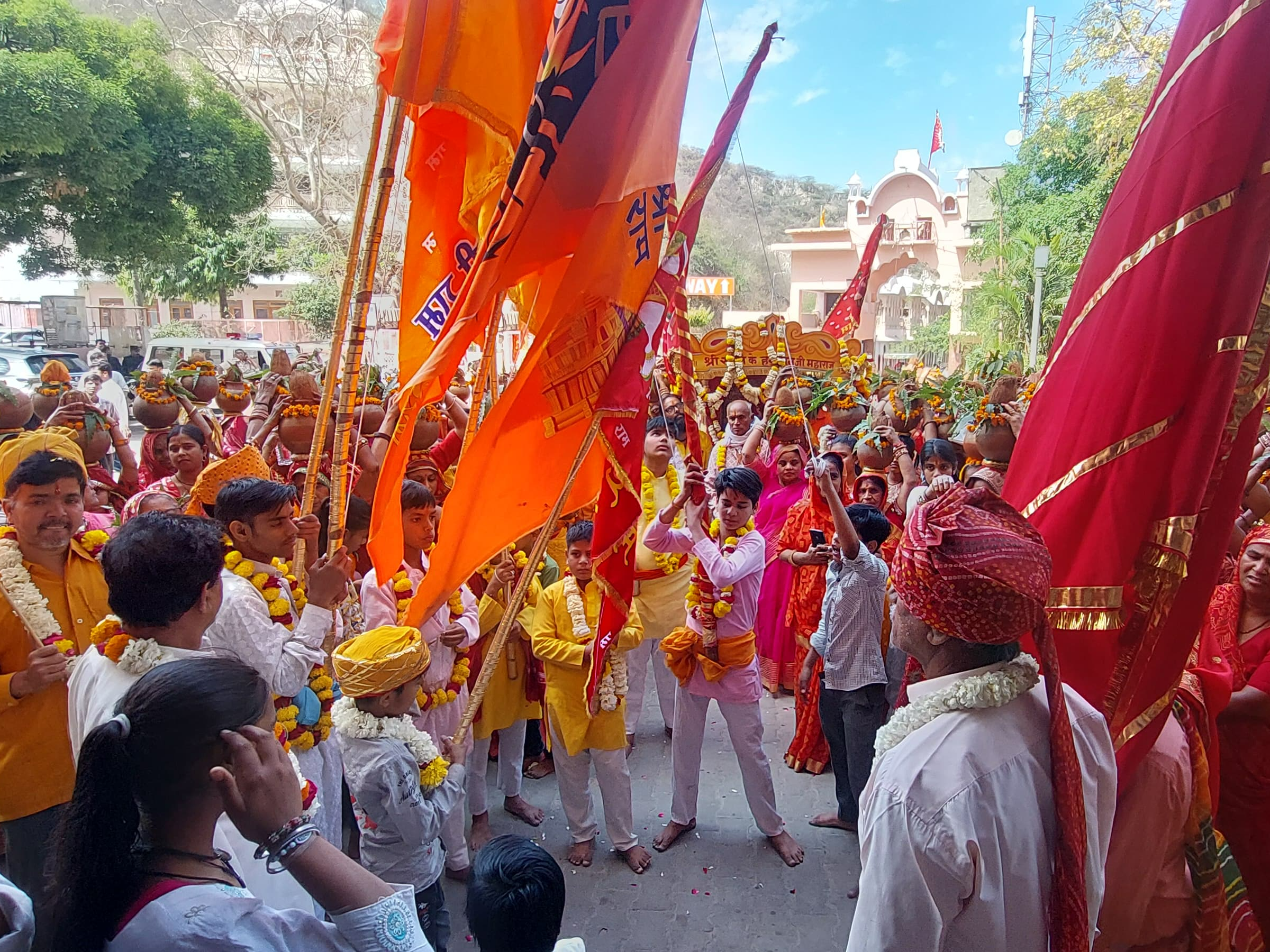 जयपुर में मोती डूंगरी में सोने का मुकुट, खोले के हनुमान मंदिर में कलश यात्रा