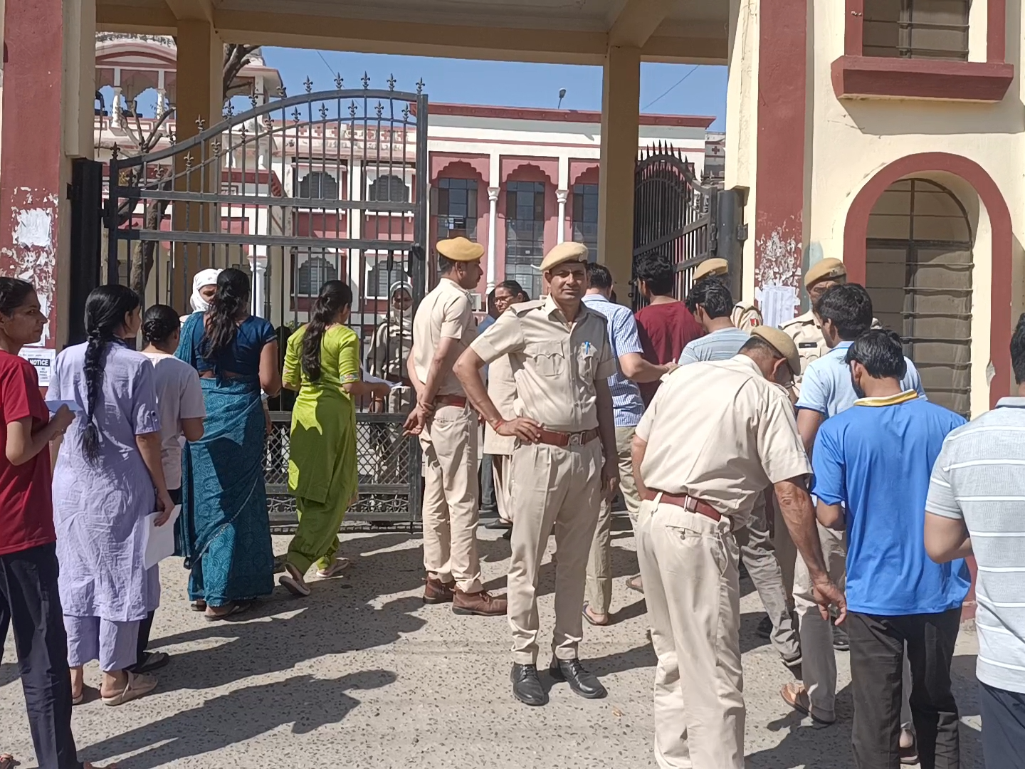 कांस्टेबल भर्ती परीक्षा: 10000 पदों पर 5 लाख से ज्यादा आवेदन