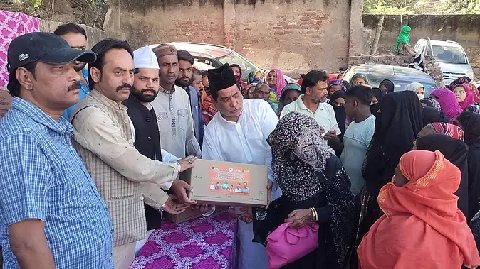 भाजपा अल्पसंख्यक मोर्चा ने गरीब परिवारों को दिए ‘सौगात ए मोदी’ किट