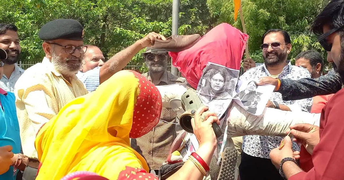 सपा सांसद की जुबान काटने पर 5.51 लाख इनाम का ऐलान