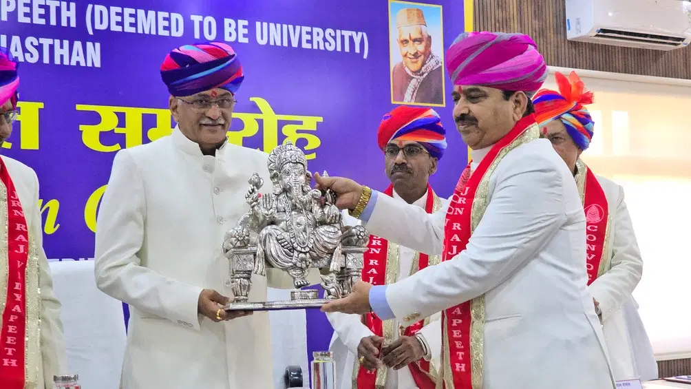 JRNRVU दीक्षांत समारोह में लक्ष्यराज सिंह मेवाड़ को मिला गोल्ड मेडल