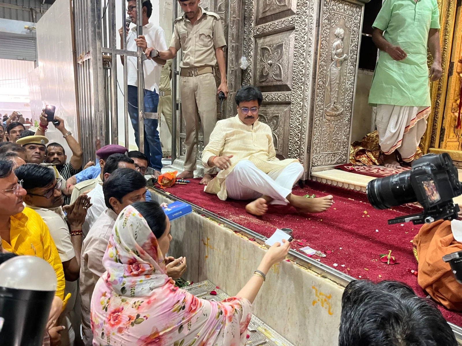 दीया कुमारी का खाटूश्याम मंदिर दौरा: वीआईपी संस्कृति को दी चुनौती
