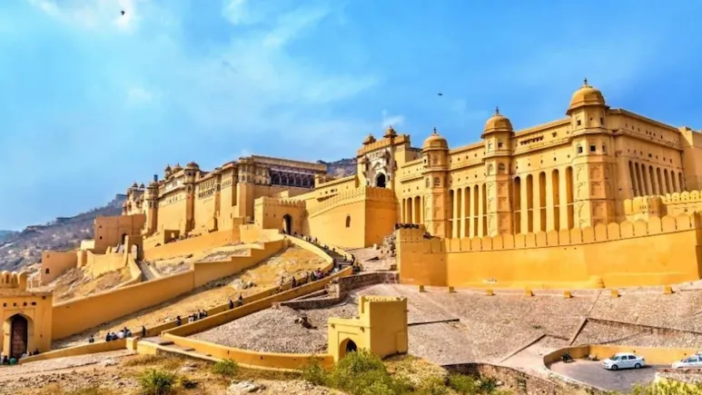 New Year 2026 से पहले जयपुर में सैलानियों का सैलाब, परकोटे में जाम