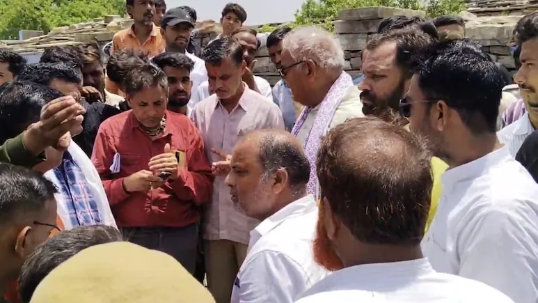 मोहल्ला सभाओं के दौरान नजर आई शिक्षा मंत्री मदन दिलावर की सख्ती